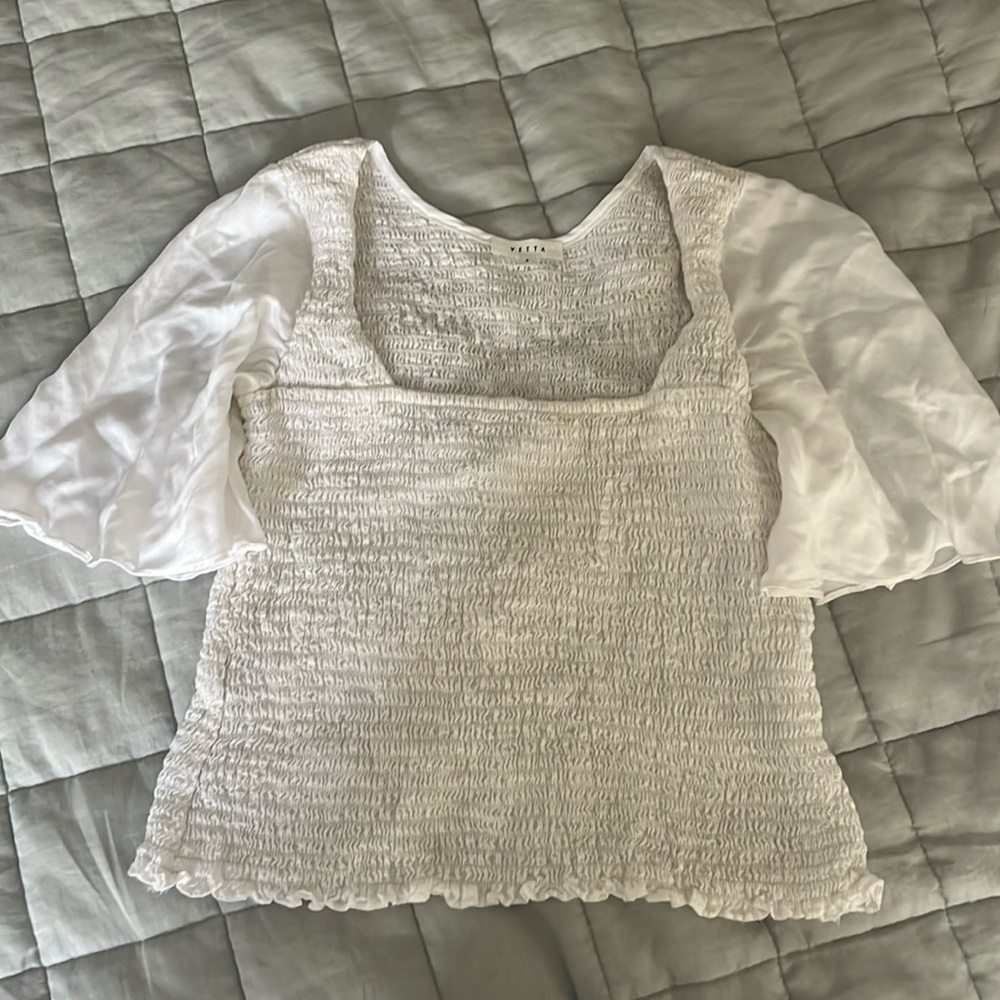 VETTA White ruched top